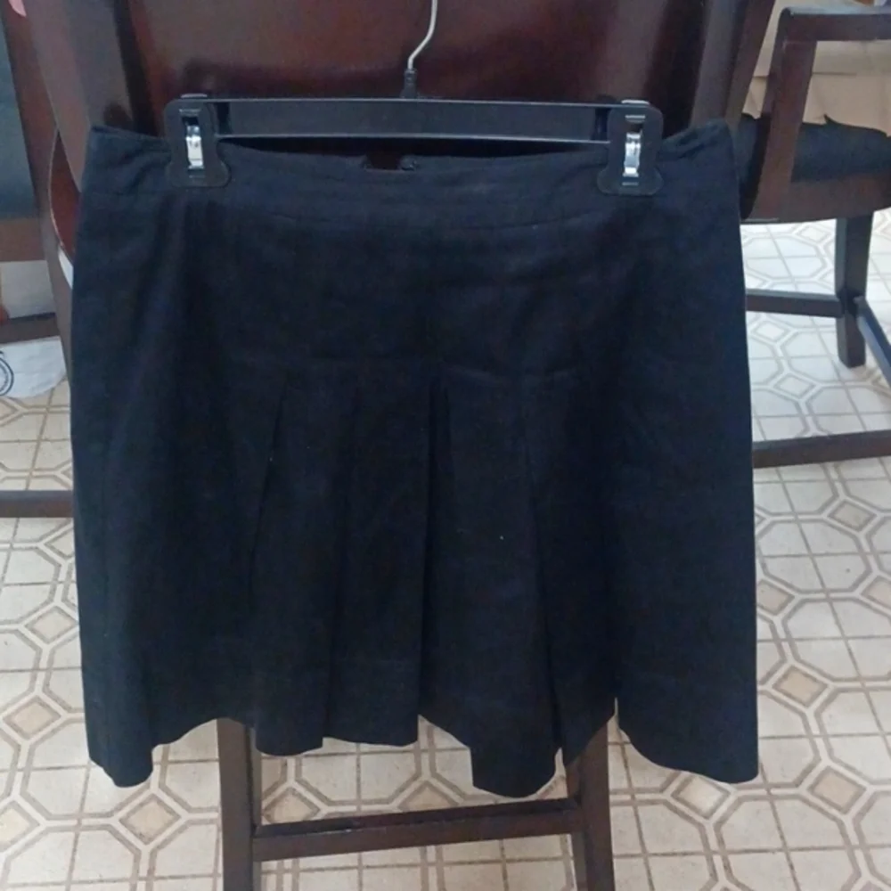 SIZE 6 ANN TAYLOR LOFT PLEATED LINED BLACK SKIRT